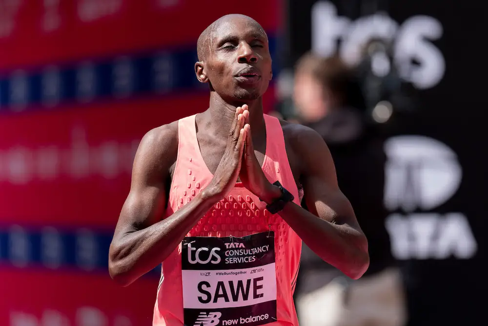 SABASTIAN SAWE SOTTO LE 2 ORE IN MARATONA